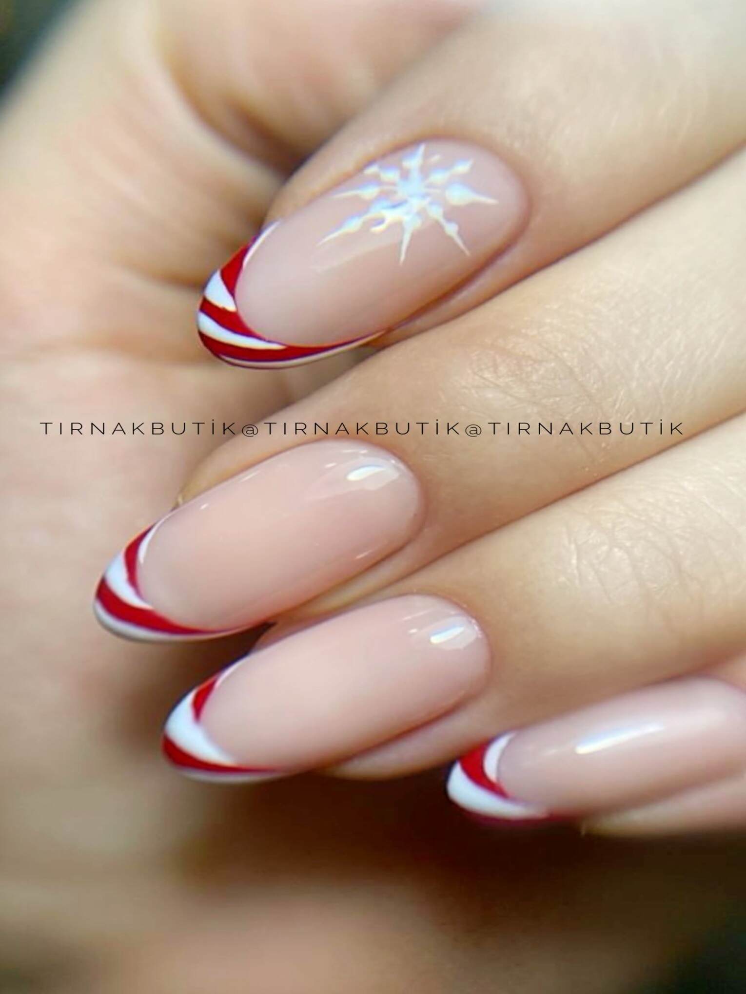 Yılbaşı nail art modeli 1