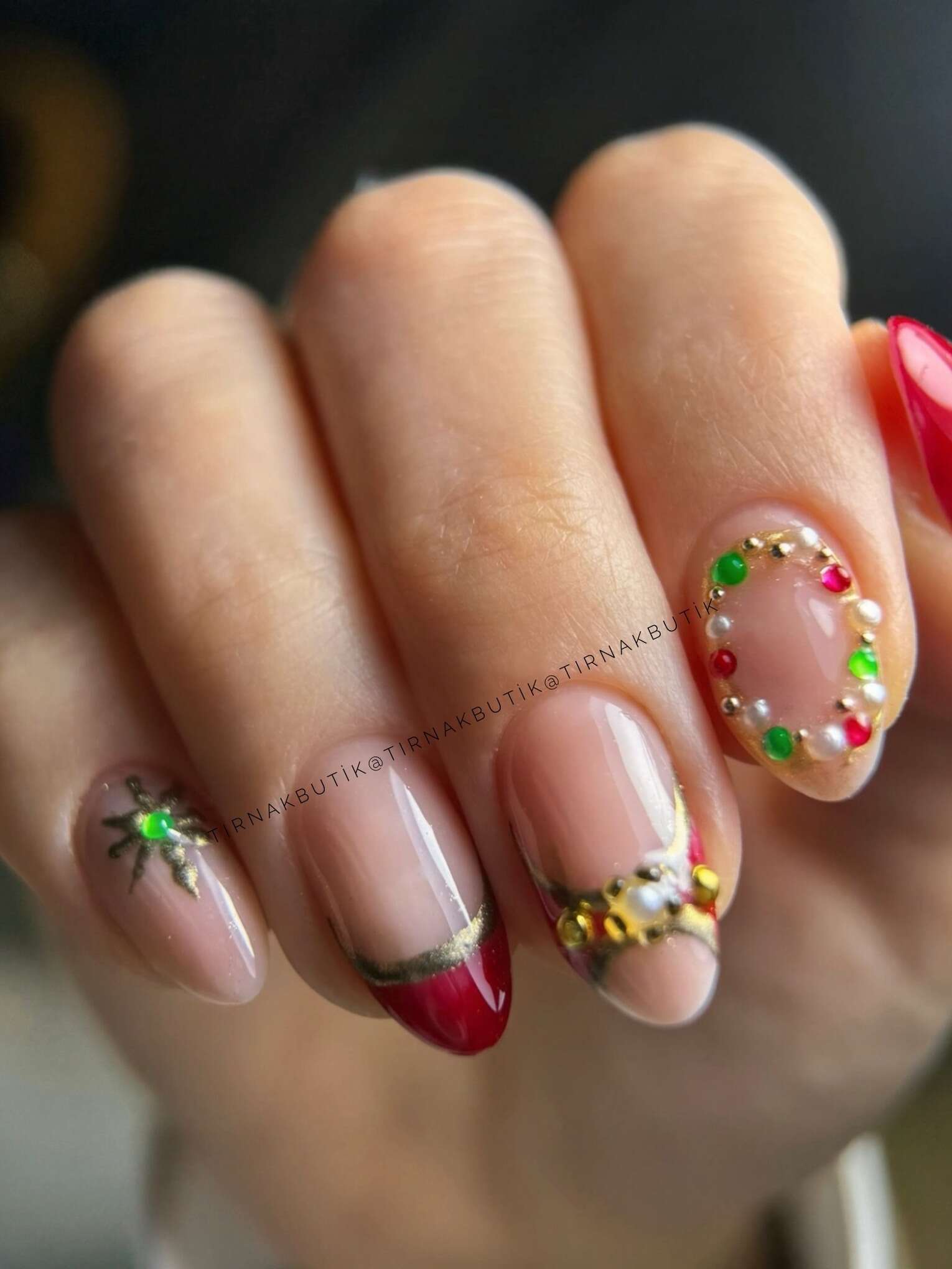 Yılbaşı nail art modeli 5